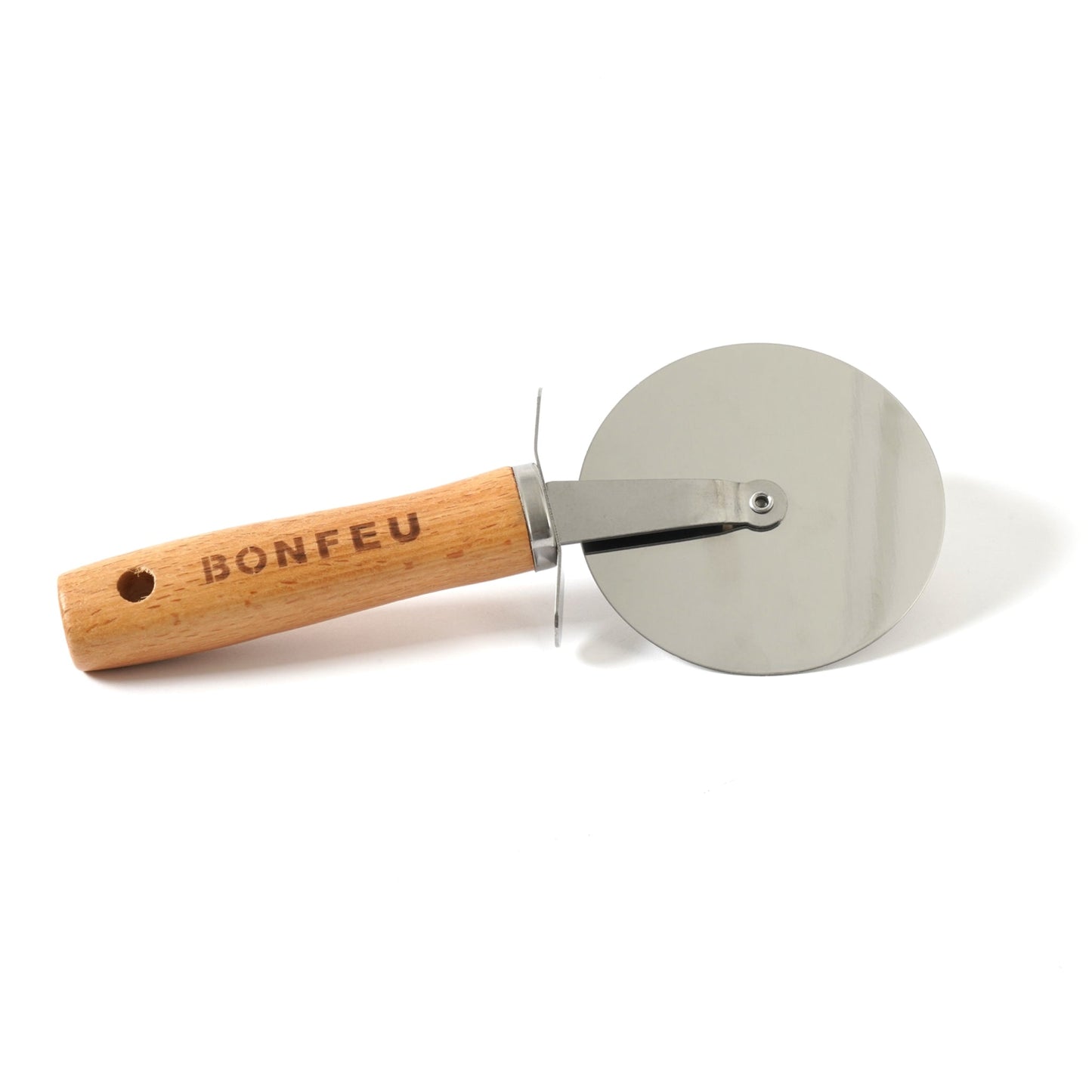 BonFeu BonPizza Wheel-Bonfeu accessories-Bonfeu-BonPizza Wheel Indispensable when making oven pizza is, of course, a quality pizza cutter. The BonFeu Wheel is a fine accessory to easily cuts pizzas into perfect pieces. The wheel of the slicer is made of stainless steel and is perfect for use in the outdoor kitchen. The handle is made of wood and fits comfortably in the hand for easy slicing. With a total length of 22 cm, the BonPizza Wheel is pleasant to use by anyone. The hole in the handle is perfect for 