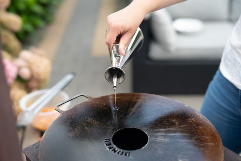 BonFeu Oil Can-Bonfeu accessories-Bonfeu-Oil Can Beautifully designed stainless steel oil can ideal to add oil on the cooking plate. The BonFeu oil can is indispensable when using your BonFeu cooking station. Made of durable stainless steel, the oil can is suitable for standing on the hot cooking plate. And with it you can pour oil in a very dosed manner, thanks to venting in the cap. It is a practical oil can that allows you to easily oil the griddle, to prevent your food from sticking to the griddle. BonF