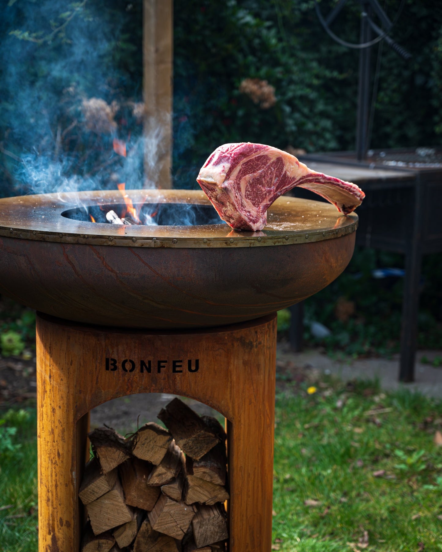 Bonfeu BonBiza Open.-Fire Bowl-Bonfeu-The BonBiza Open is an outdoor cooking instrument from BonFeu. It is like a large barbecue but for plancha baking. The BonBiza Open is one of our newer products and the showpiece of our entire collection. It is also by far the biggest product of the entire BonFeu collection. Unlike the regular BonBiza, the BonBiza Open has convenient wood storage in its base. So the BonBiza Open is the perfect piece to let you cook while enjoying a warm fire. The BonBiza Open Rust is ma