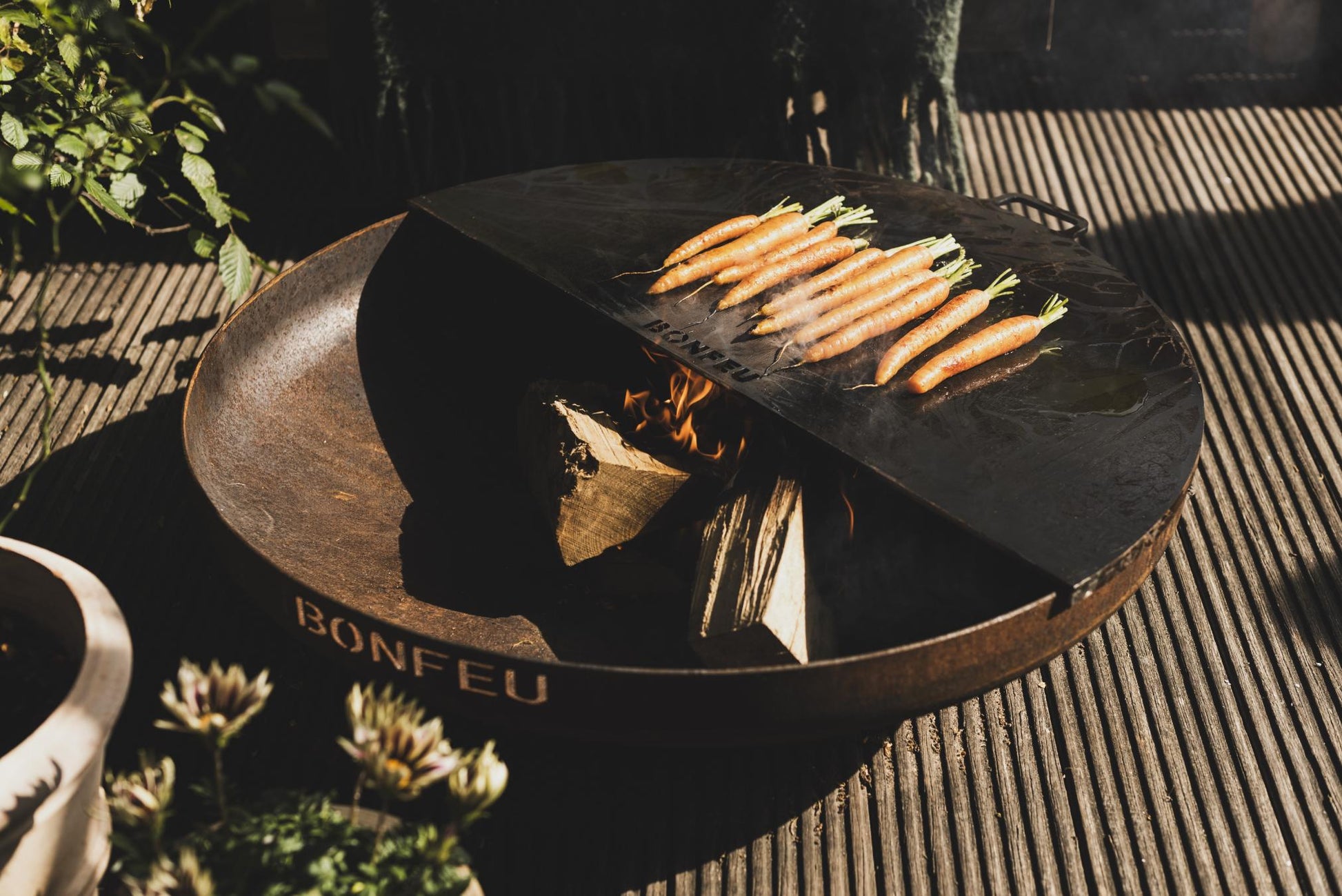 Bonfeu BonPlancha Half Circle.-Bonfeu accessories-Bonfeu-The BonPlancha half circle is made to create a unique barbecue experience. It’s available in four sizes (Ø 60cm, Ø 80cm, Ø100cm, Ø 120cm) and is made into a half circle. The BonPlancha is made out of steel and executed with a handle for easy and optimal use. As this is only half a plancha circle, the other side of the fire bowl can still be used for something else. For example, you could put the BonGrill half circle on the other side or put nothing on