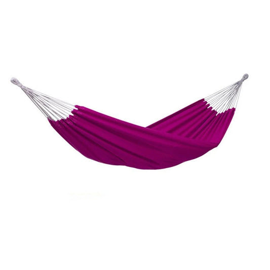 The Amazonas Florida Berry Hammock in vibrant magenta, featuring white ropes on each end, is beautifully displayed against a plain white background. This eye-catching piece not only showcases vivid colors but also has an impressive load capacity of 150 kg.