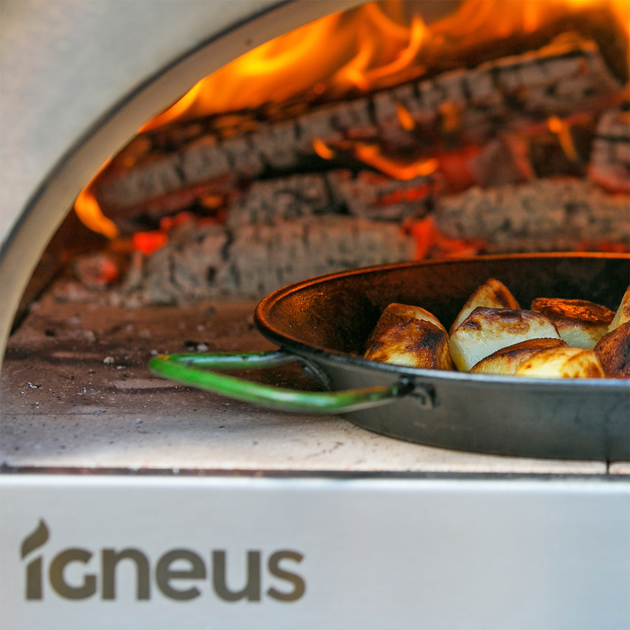 Igneus Bambino Wood Fired Pizza Oven-Pizza oven-Igneus-Igneus Bambino Wood Fired Pizza Oven Medium in size but big in function, the Igneus Bambino Pizza Oven houses a cooking area of 500x500mm. It cooks a 14" pizza in just a minute and can easily fit in a large baking tray or roasting pan. Fancy a hearty lasagna for dinner? Done. Baked potatoes on the side? Sure. This oven is designed to produce perfectly cooked meals and offer a convenient cooking process. The insulation allows for use on most surfaces tha