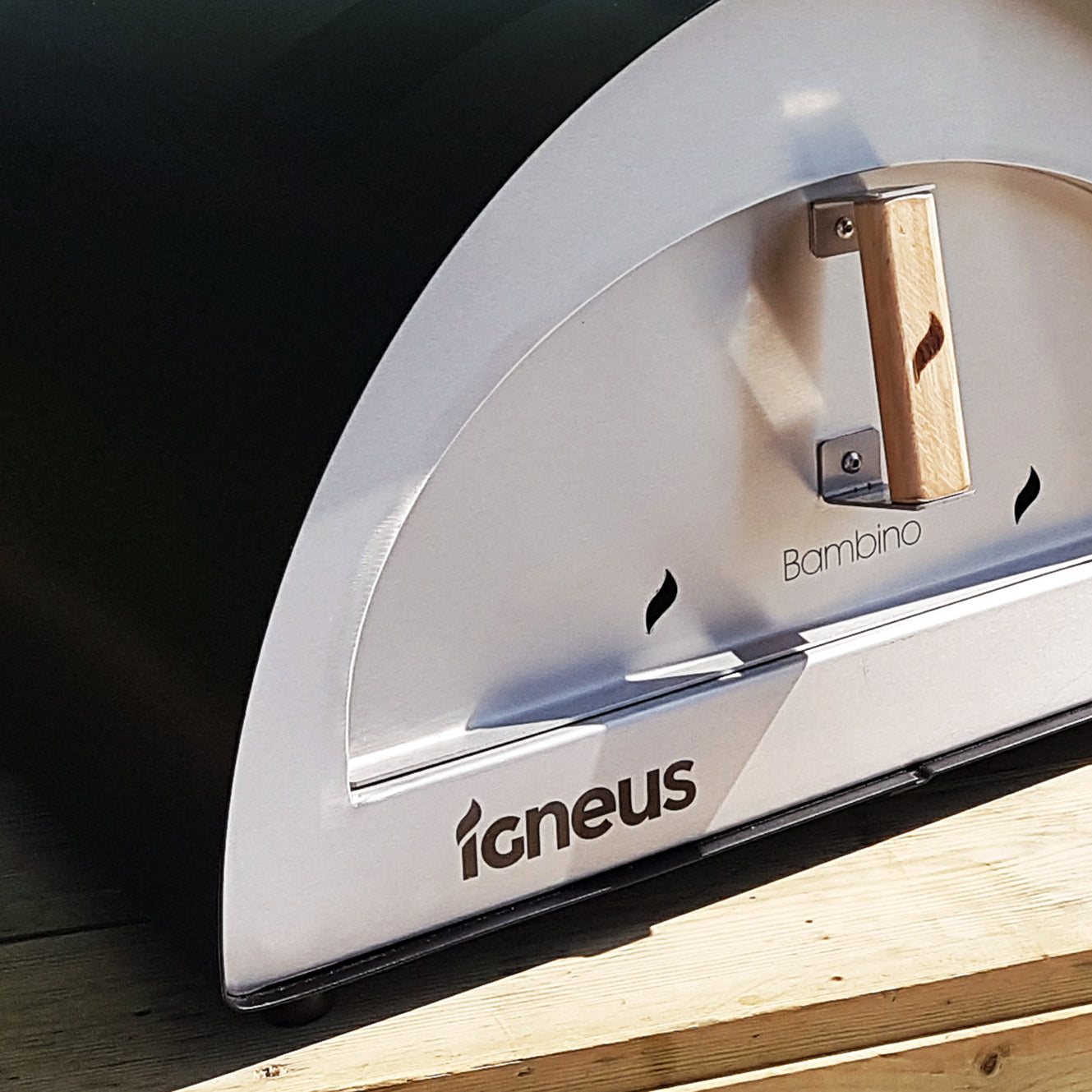 Igneus Bambino ultimate bundle.-Pizza oven-Igneus-The Igneus Bambino is a wood fired pizza oven which will cook you you a 12″ pizza in only 60 seconds. Includes: Bambino oven, 12″ pro short peel, rake, cover, gloves, brush, turning peel, rocker cutter, dough cutter & 3x cast iron pans Capacity: 1x 12″ pizza or 1x roasting tray Heat up time: 10-15+ minutes (400°C) Cooking time: 60 seconds Fuel: Wood fired Weight: 35kg The Igneus Bambino pizza oven serves as our medium-sized option, ideal for smaller families