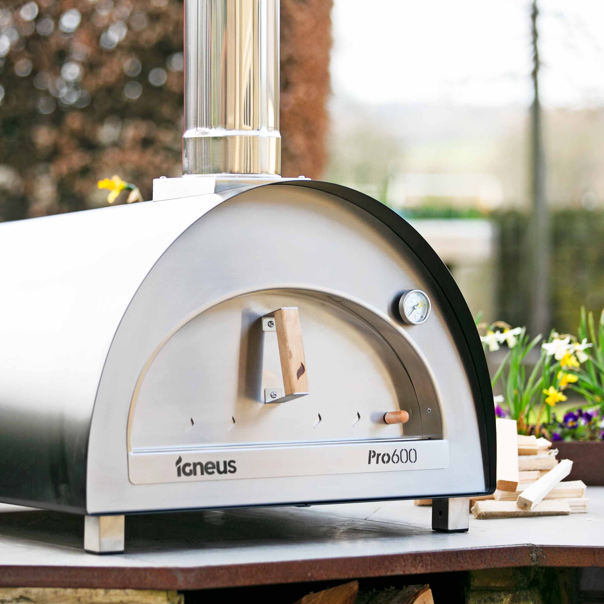 Igneus Pro 600 Wood Fired Pizza Oven-Pizza oven-Igneus-Igneus Pro 600 Wood Fired Pizza Oven Loved our Classico Oven? You'll be extra-thrilled with the Igneus Pro 600 Wood Fired Pizza Oven for sure. Equipped with thicker insulation, it retains heat for up to 7 hours, making it ideal for light professional use. This allows you to save time, fuel and effort as well, so you get to spend more time enjoying your gathering instead of constantly adjusting your oven. Taller for enhanced ventilation, the increased sp