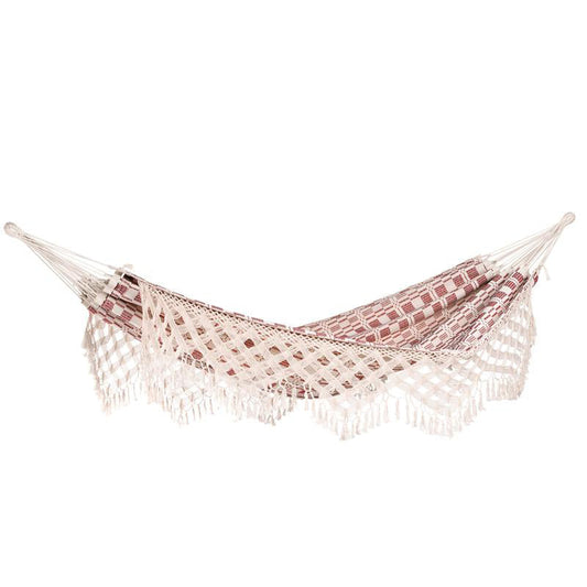 The Amazonas Rio Bordeaux Hammock showcases a red and white diamond pattern with fringed edges, making it ideal for family use. Made from soft cotton fabric, it combines comfort and style, elegantly highlighted against a plain white background.