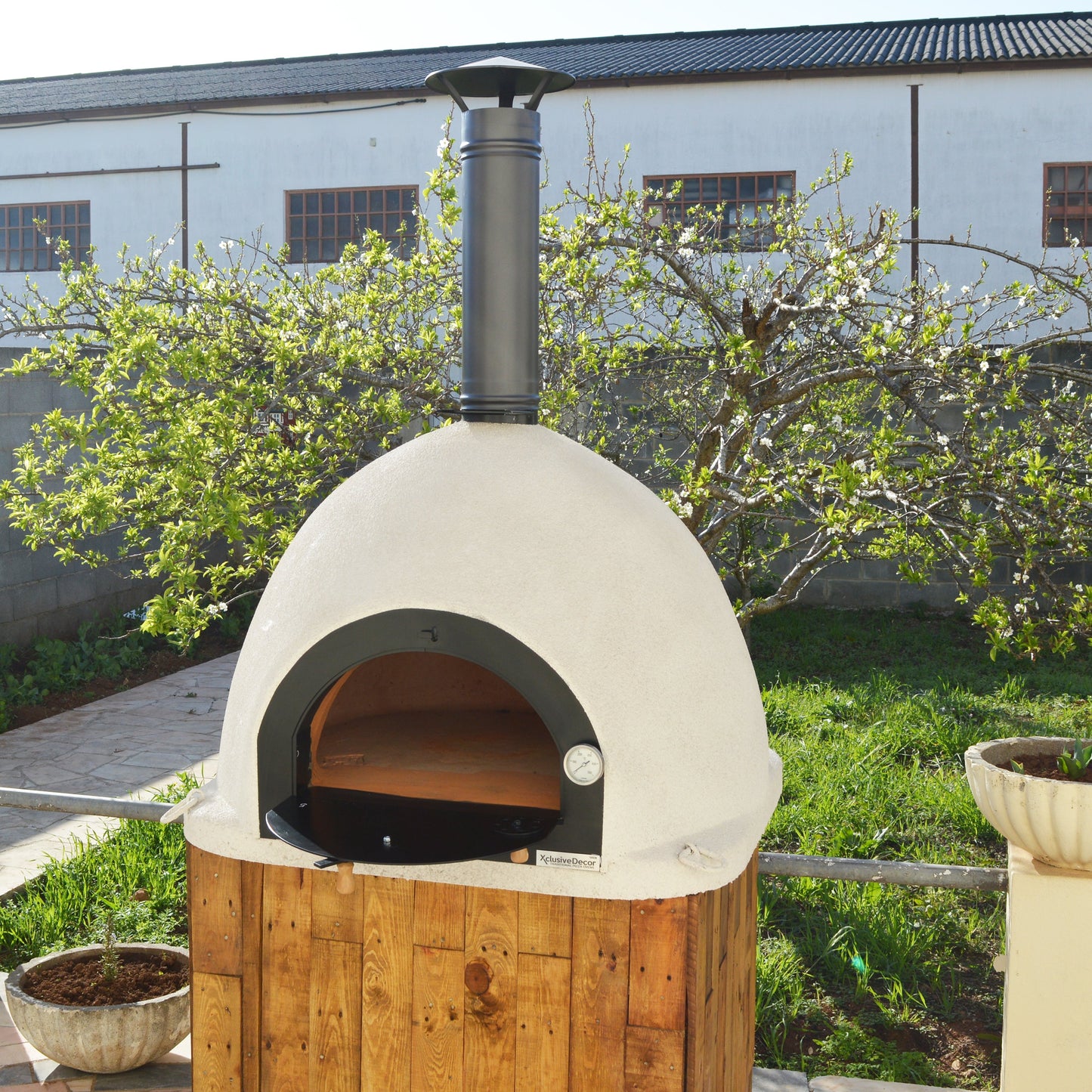 Royal MAX Pizza Oven. Xclusive Decor-Pizza oven-Xclusive decor-Royal MAX Pizza Oven. Spacious and highly functional, the Royal Max Pizza Oven is built for the ultimate host. Large crowd? Got it. Can't decide on pizza toppings? Let's make all your favourites within 60 seconds per pizza. This massive piece heats up pretty fast too, reaching full temperature in just 20 minutes so you're ready to get cooking right away. Handcrafted with five layers of insulation, this boasts impressive heat retention coupled wi