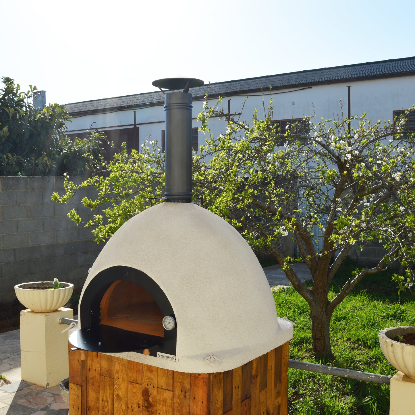 Royal MAX Pizza Oven. Xclusive Decor-Pizza oven-Xclusive decor-Royal MAX Pizza Oven. Spacious and highly functional, the Royal Max Pizza Oven is built for the ultimate host. Large crowd? Got it. Can't decide on pizza toppings? Let's make all your favourites within 60 seconds per pizza. This massive piece heats up pretty fast too, reaching full temperature in just 20 minutes so you're ready to get cooking right away. Handcrafted with five layers of insulation, this boasts impressive heat retention coupled wi