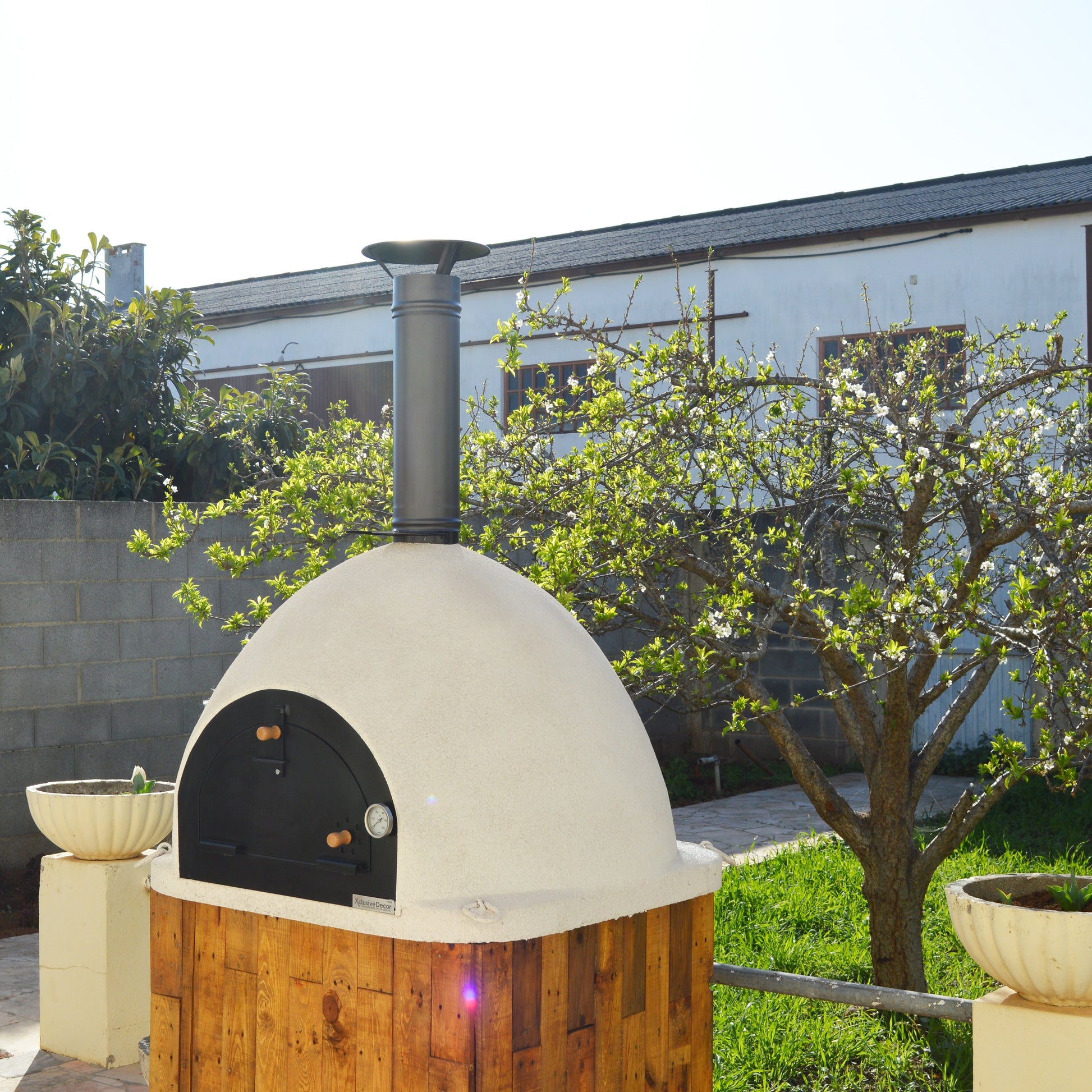 Royal MAX Pizza Oven. Xclusive Decor-Pizza oven-Xclusive decor-Royal MAX Pizza Oven. Spacious and highly functional, the Royal Max Pizza Oven is built for the ultimate host. Large crowd? Got it. Can't decide on pizza toppings? Let's make all your favourites within 60 seconds per pizza. This massive piece heats up pretty fast too, reaching full temperature in just 20 minutes so you're ready to get cooking right away. Handcrafted with five layers of insulation, this boasts impressive heat retention coupled wi